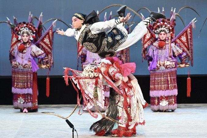 Traditional Chinese opera performance delights audiences in Guangxi