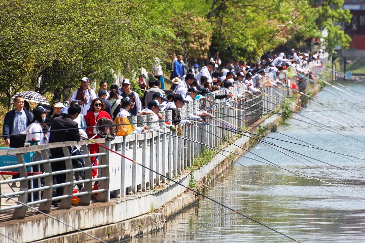 Hunan fishing festival reels in visitors