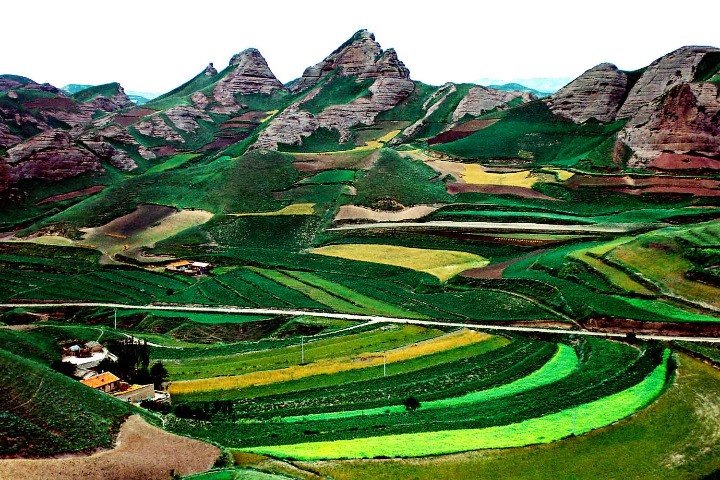 Danxia landscape amazes in Ningxia