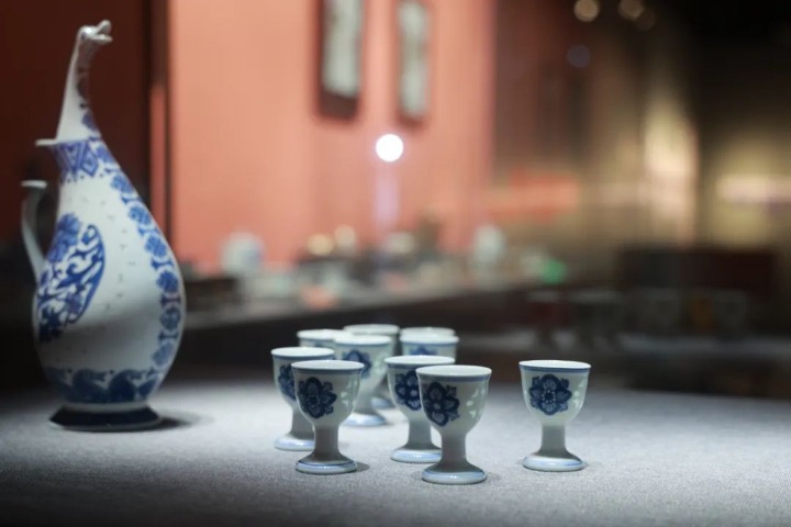 Jiangxi exhibit revisits local ceramic making between the 1950s and 1970s