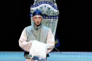 Story of Peking Opera master told onstage