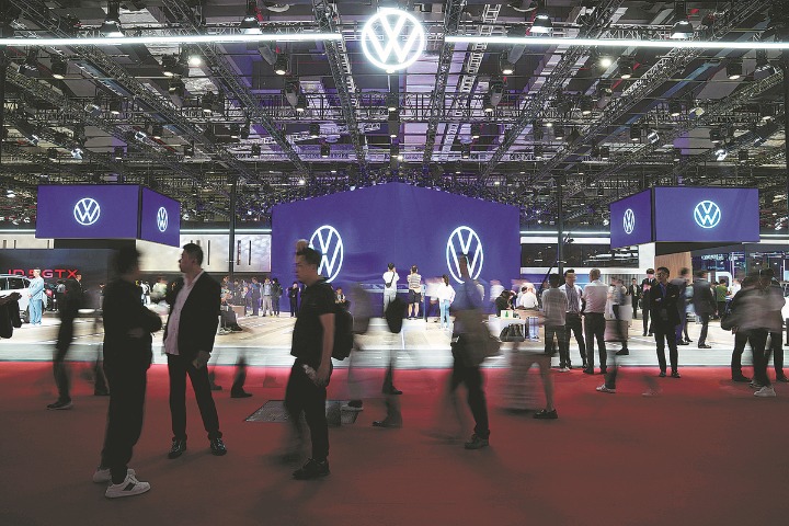VW stays positive after massive fall in profits