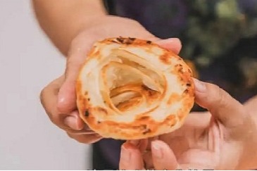 Jinan-style scallion rolls