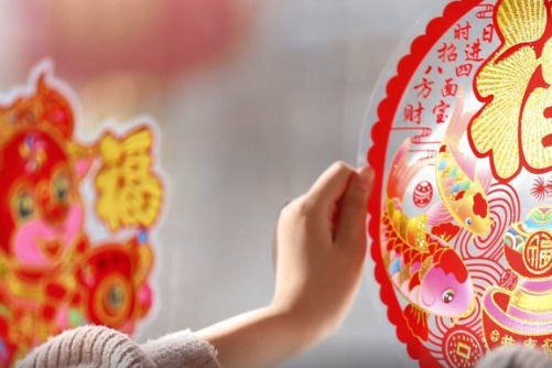 Ningxia sends Spring Festival gifts to foreign experts