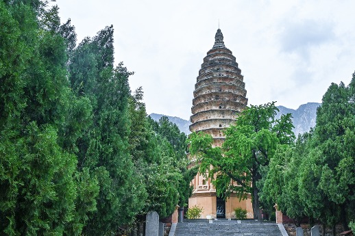Explore the majestic Songyue Temple in Zhengzhou