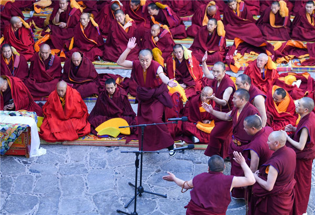 13 monks earn top degree in Tibetan Buddhism
