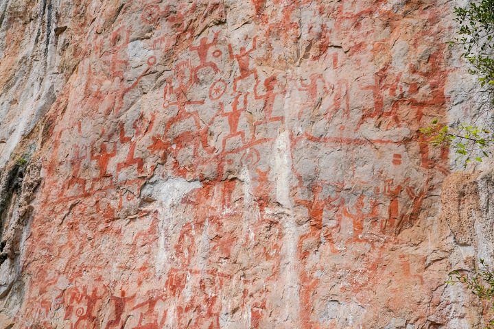 Rock paintings tell ancient stories of China, Kazakhstan