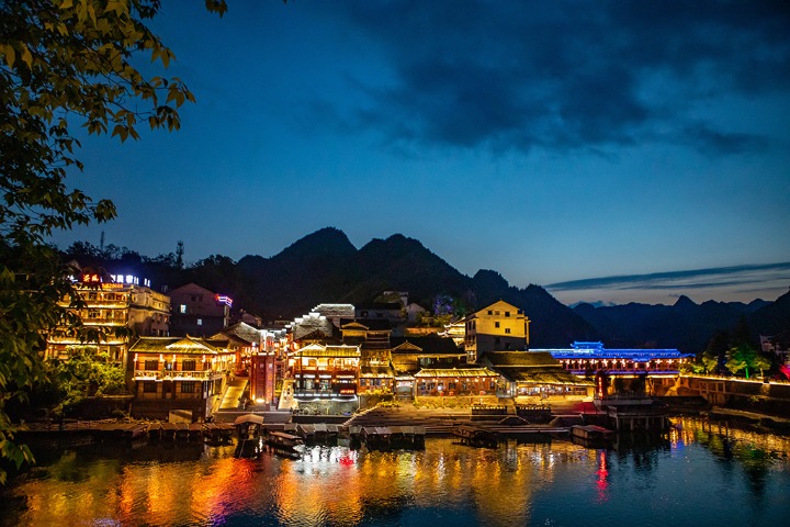 Enchanting night view of Hongcha Dock in Chongqing