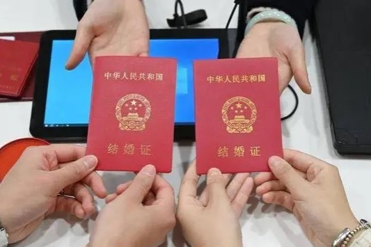 Beijing extends service hours to meet May 20 marriage rush