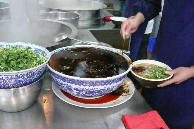 Lanzhou beef noodles: a mouthwatering experience