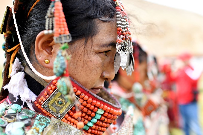 Exquisite Pulan folk costume in Tibet is 1,000-year tradition