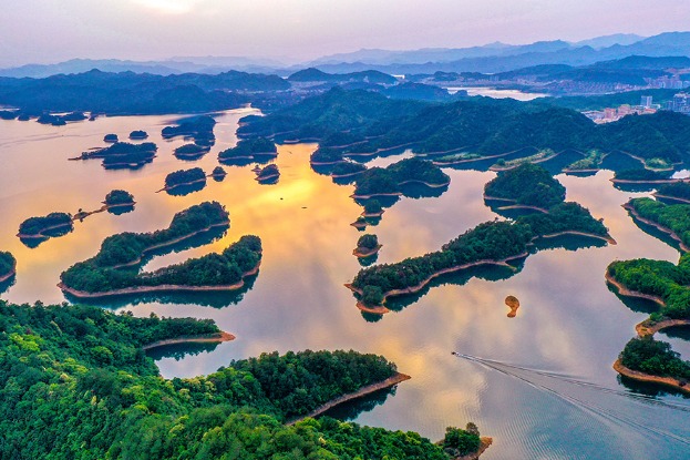 Discover the beauty of the Pearl Islands in Qiandao Lake