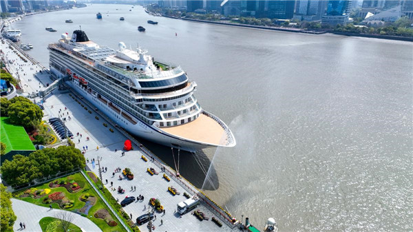 Shanghai sets sail at cruise ship port, resumes intl direct flights
