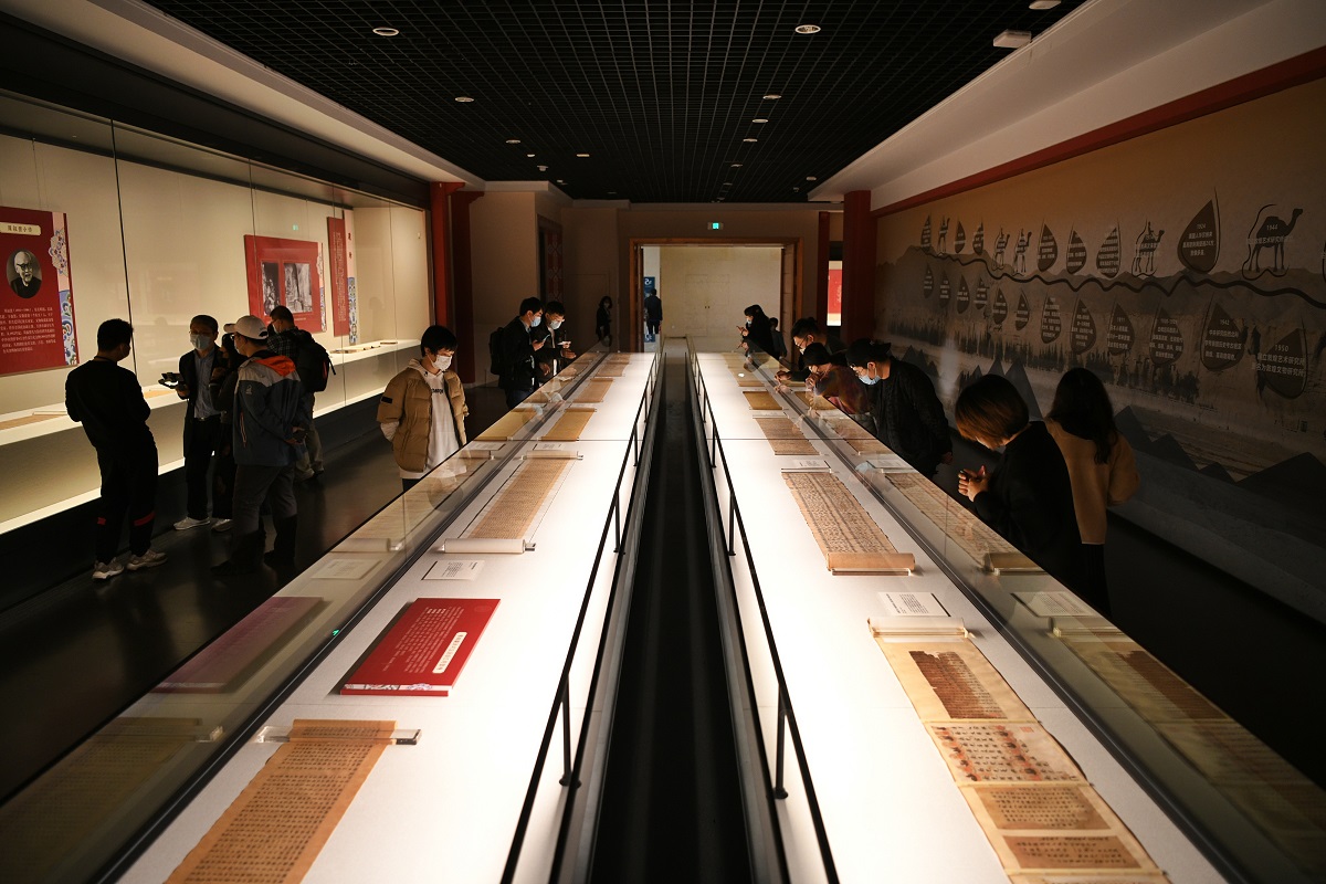 Tianjin exhibit features Dunhuang manuscripts