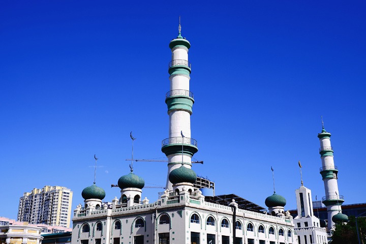 Mosque is one-of-a-kind spectacle in Harbin