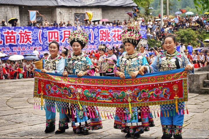 Flower-Jumping Festival highlights Miao people