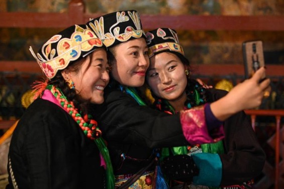 Tibetans celebrate Fairy Festival
