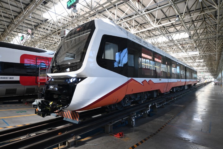 Chinese train maker produces first new-energy light rail train for Argentina