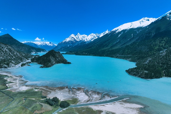 Awe-inspiring beauty of Ranwu Lake in Tibet