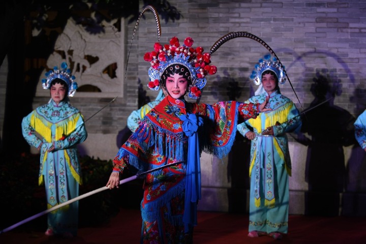 Cantonese Opera Carnival Tour kicks off in Guangzhou