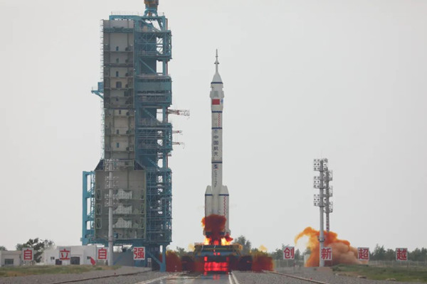 Shenzhou 16 launches in Ejine Banner, Alshaa 