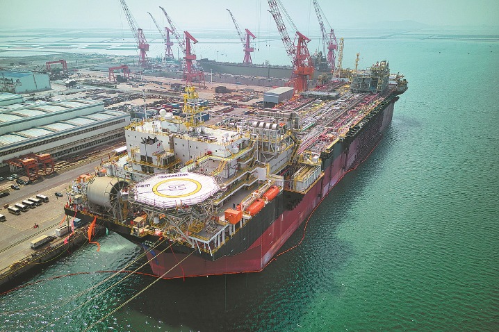 Dalian shipbuilder delivers hull of giant vessel