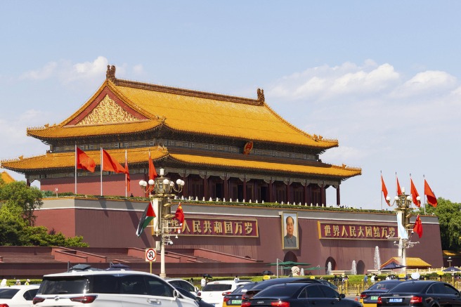 Tian'anmen Rostrum reopens to the public