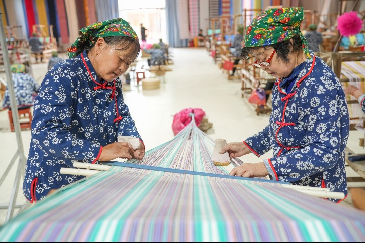 Homespun cloth anchors local industry in Shanxi
