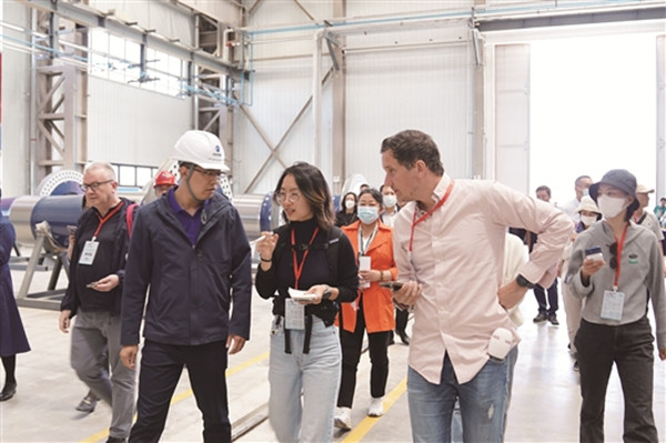 Baotou's enterprises catch eyes of Chinese, foreign journalists
