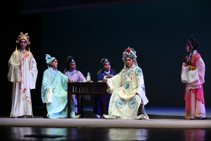 Modern Cantonese Opera staged in Guangzhou