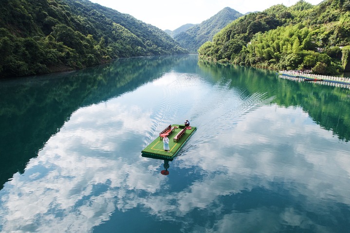 Dongjiang Lake emerges as top tourist hotspot