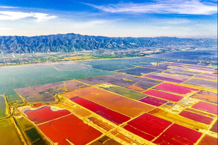 Shanxi's Salt Lake looks like artist's palette