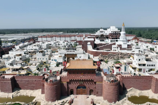 China's largest desert transforms into green development powerhouse for Xinjiang