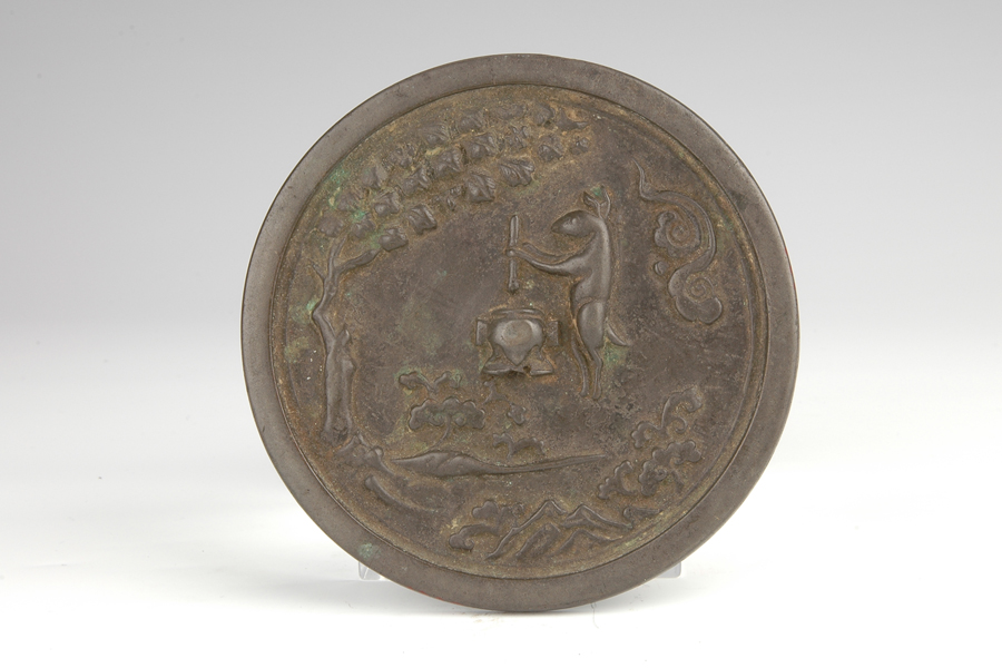 Ming Dynasty bronze mirror presents mythical scene on the moon
