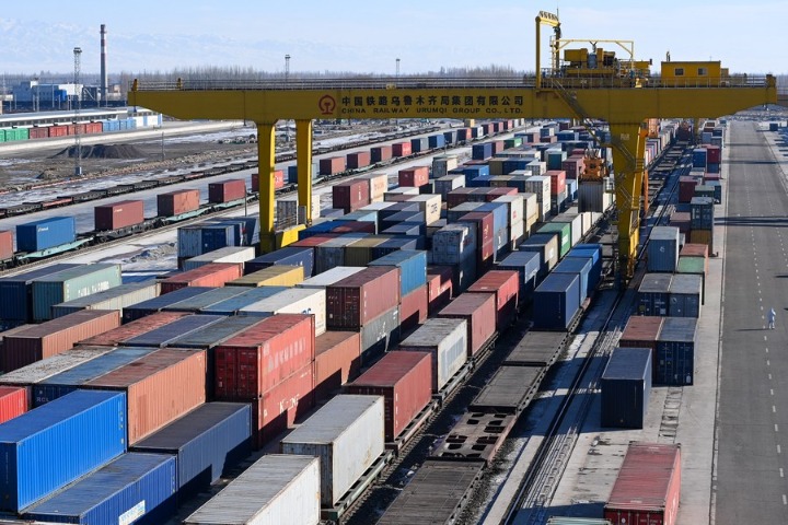 Xinjiang's border port sees foreign trade exceed 270 b yuan in Jan-Nov