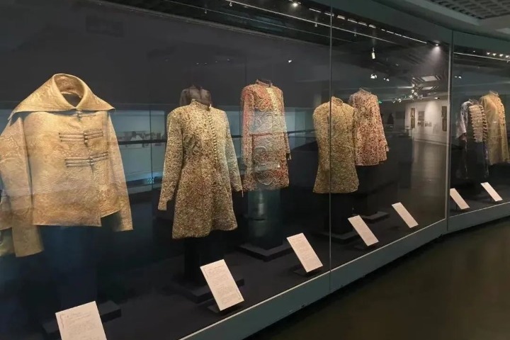 Zhejiang exhibit revisits 16th-17th-century Hungary’s aristocratic silks and velvets