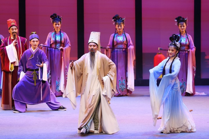 Huangmei Opera sheds light on Grand Canal