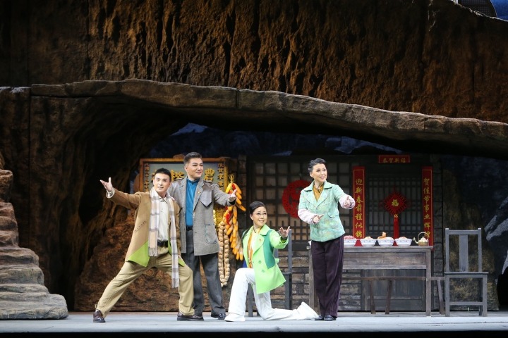 Qinqiang Opera highlights poverty alleviation fruits