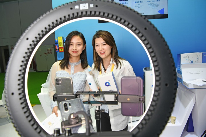 China offering plenty of opportunities for int'l companies, says British business leader