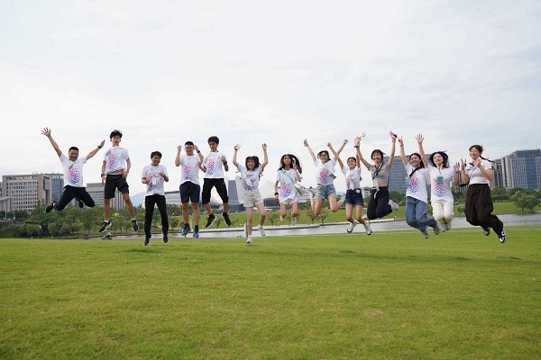 Hong Kong, Macao youth visit Quzhou