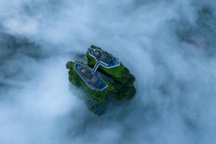 Fanjing Mountain presents stunning scenes