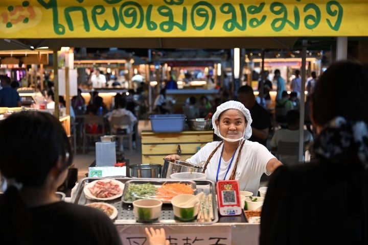 Thai businessmen seek opportunities in Chinese night market