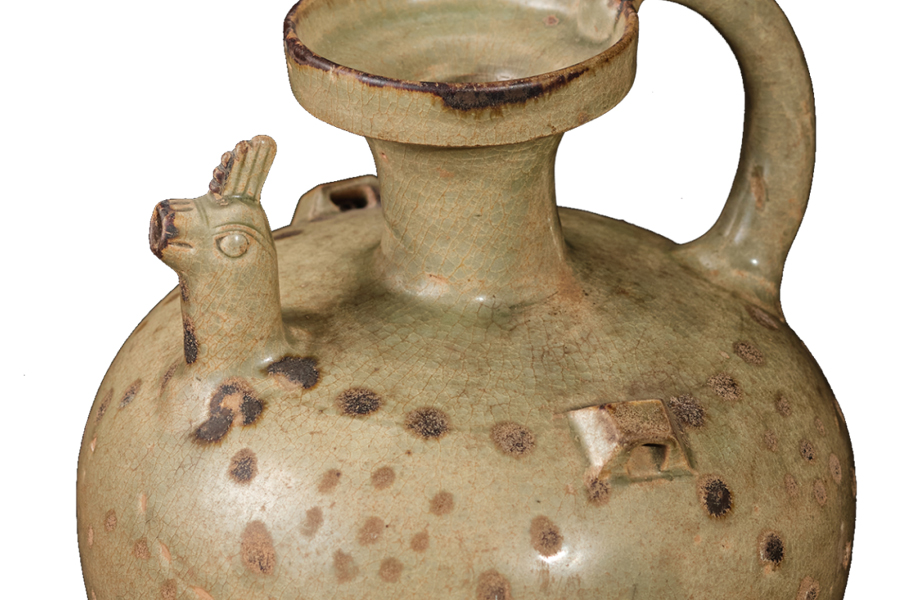 Zhejiang exhibit highlights two local celadon kilns