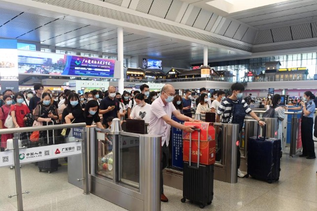 China sees 133m railway trips during first 10 days of summer travel rush