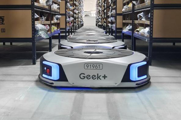 Logistics robots driving China's high-quality growth