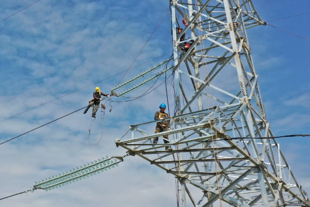 China's power use up 5% in H1