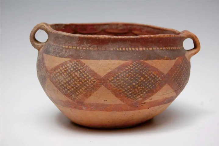 Hubei exhibit sheds light on Qinghai painted pottery art