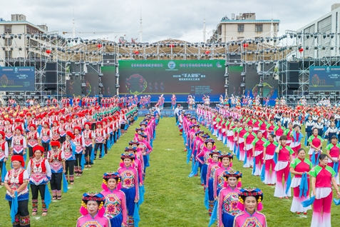 Kunming’s folk dance with 1,000 performers