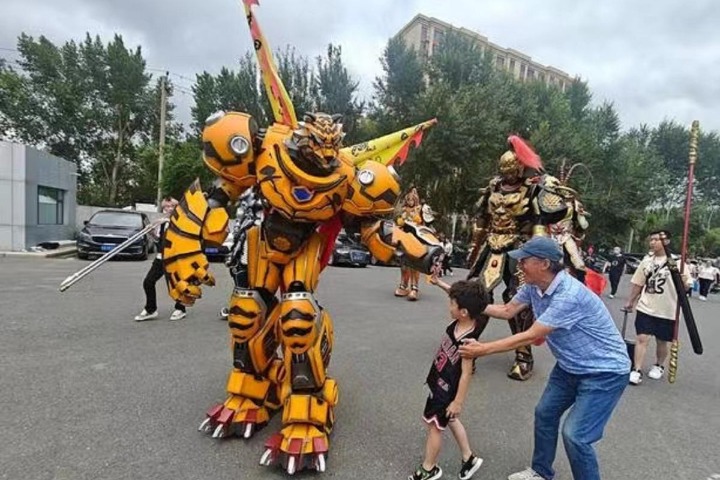 Robot warriors appear at Changchun auto expo