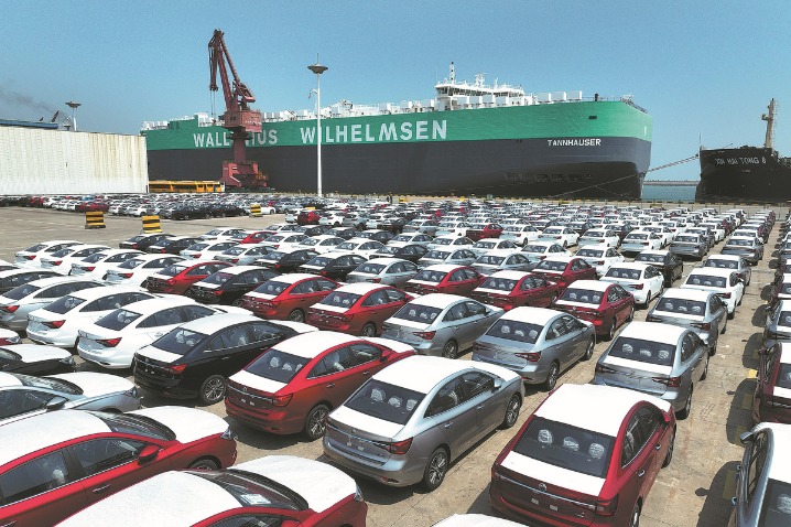 China's auto exports jump 75.7% in H1